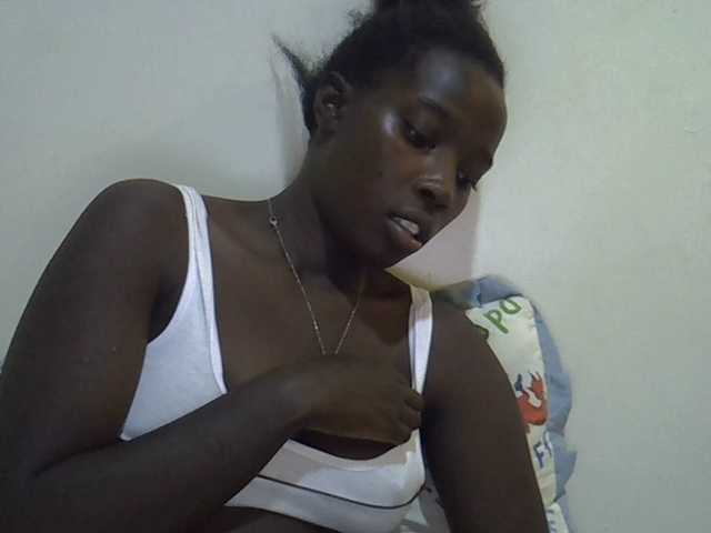 miss-vibes live cam on BongaCams