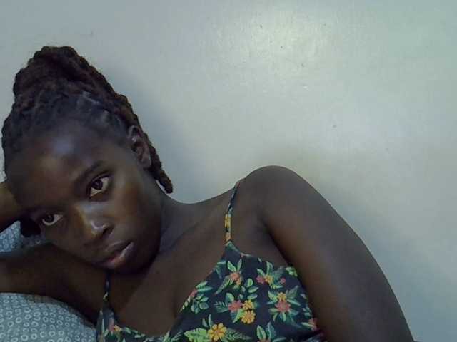 miss-vibes live cam on BongaCams