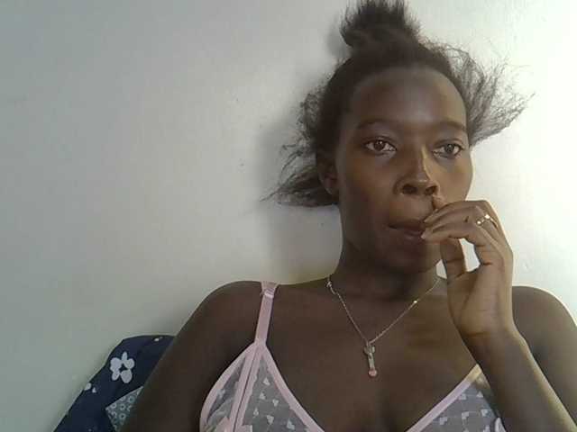 miss-vibes live cam on BongaCams