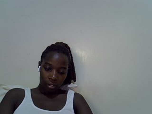 miss-vibes live cam on BongaCams