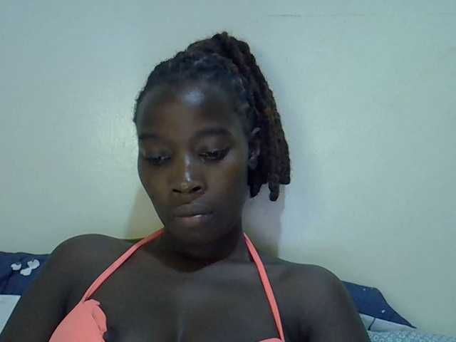 miss-vibes live cam on BongaCams