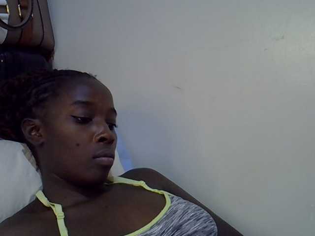 miss-vibes live cam on BongaCams