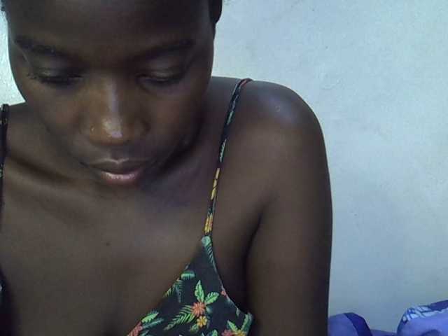 miss-vibes live cam on BongaCams