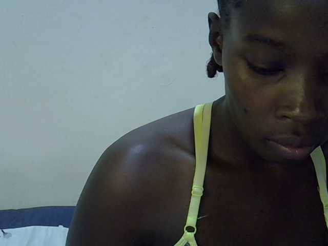miss-vibes live cam on BongaCams
