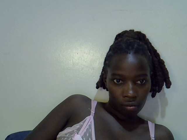 miss-vibes live cam on BongaCams