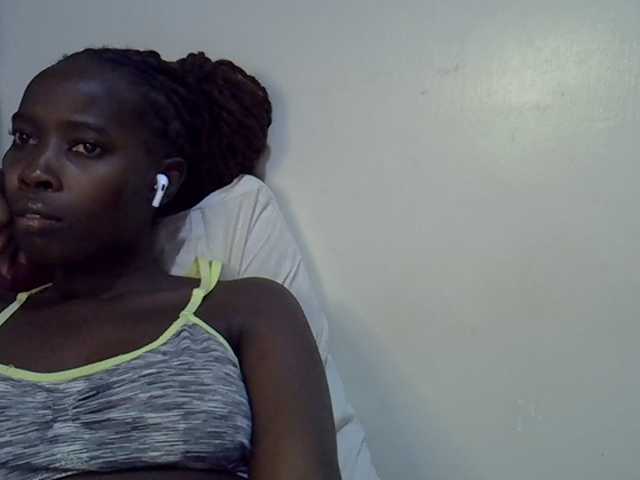 miss-vibes live cam on BongaCams