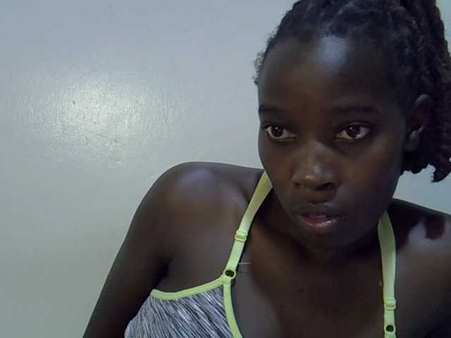 miss-vibes live cam on BongaCams