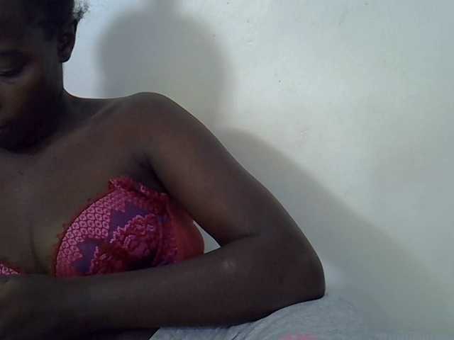 miss-vibes live cam on BongaCams