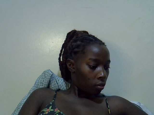 miss-vibes live cam on BongaCams