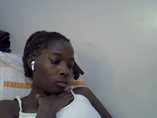 miss-vibes live cam on BongaCams