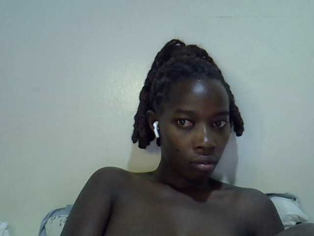 miss-vibes live cam on BongaCams