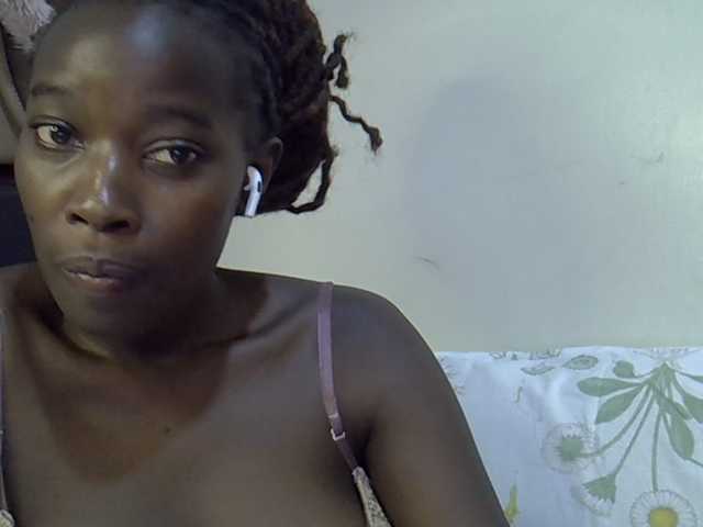 miss-vibes live cam on BongaCams