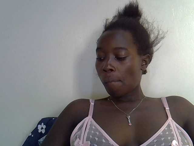 miss-vibes live cam on BongaCams