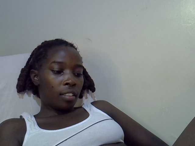 miss-vibes live cam on BongaCams