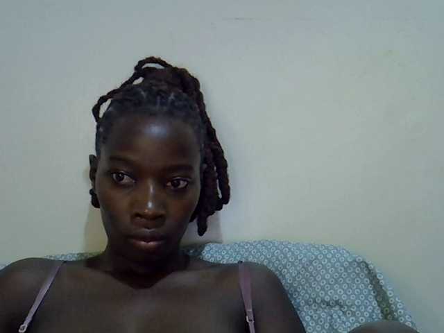 miss-vibes live cam on BongaCams
