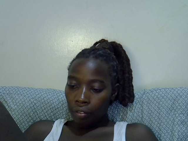 miss-vibes live cam on BongaCams