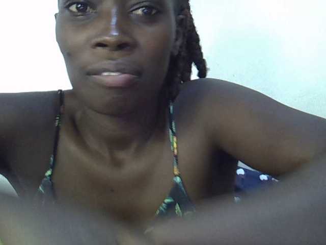miss-vibes live cam on BongaCams
