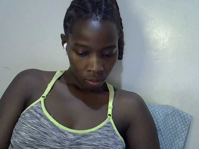 miss-vibes live cam on BongaCams