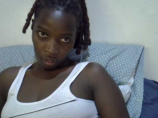 miss-vibes live cam on BongaCams