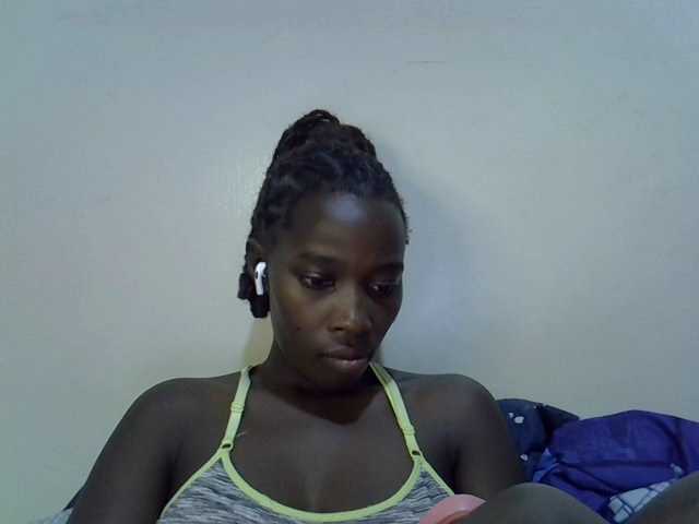 miss-vibes live cam on BongaCams