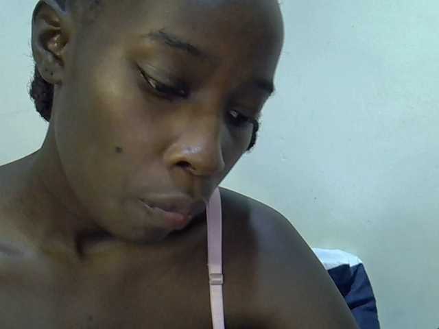 miss-vibes live cam on BongaCams