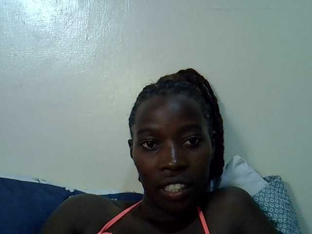 miss-vibes live cam on BongaCams