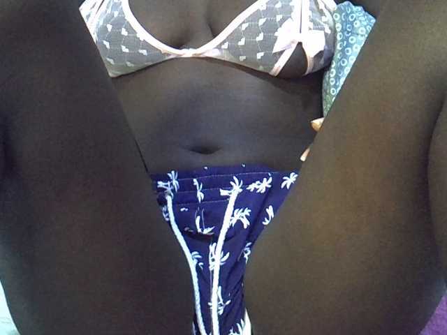 miss-vibes live cam on BongaCams