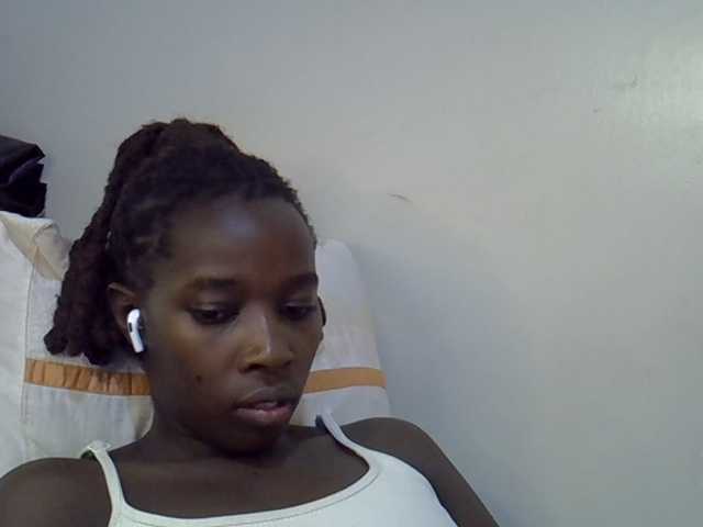 miss-vibes live cam on BongaCams