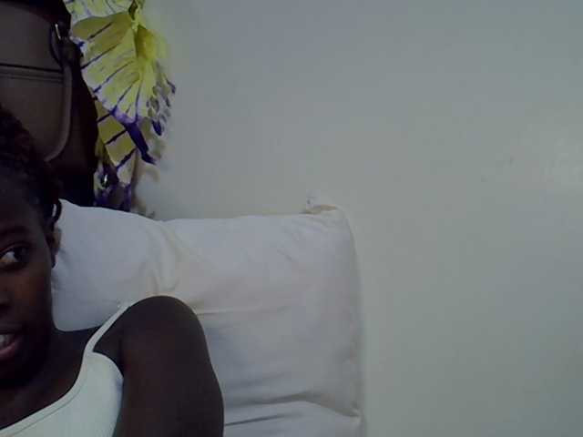 miss-vibes live cam on BongaCams