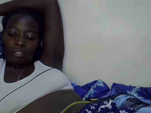 miss-vibes live cam on BongaCams