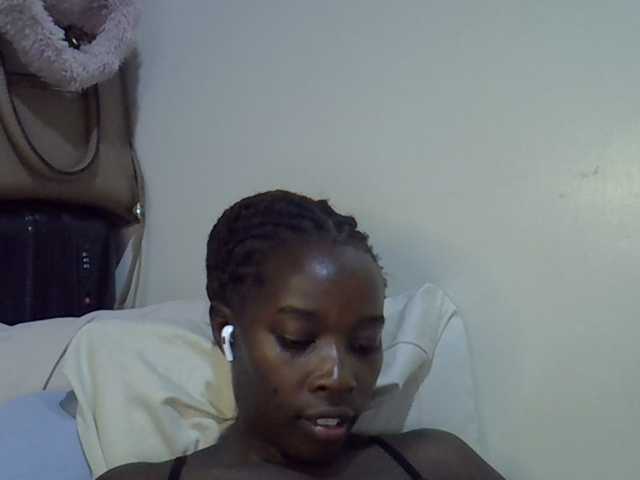 miss-vibes live cam on BongaCams