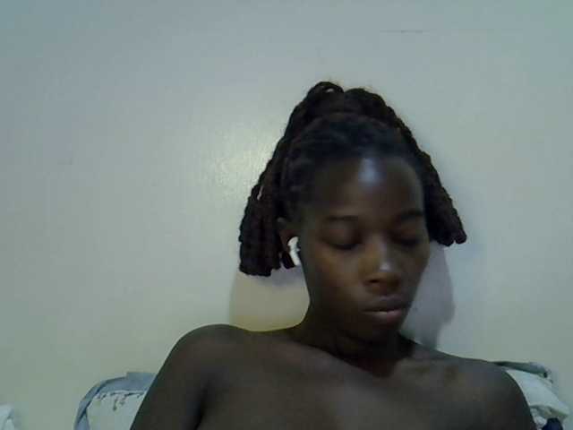 miss-vibes live cam on BongaCams