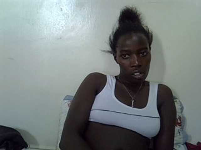 miss-vibes live cam on BongaCams