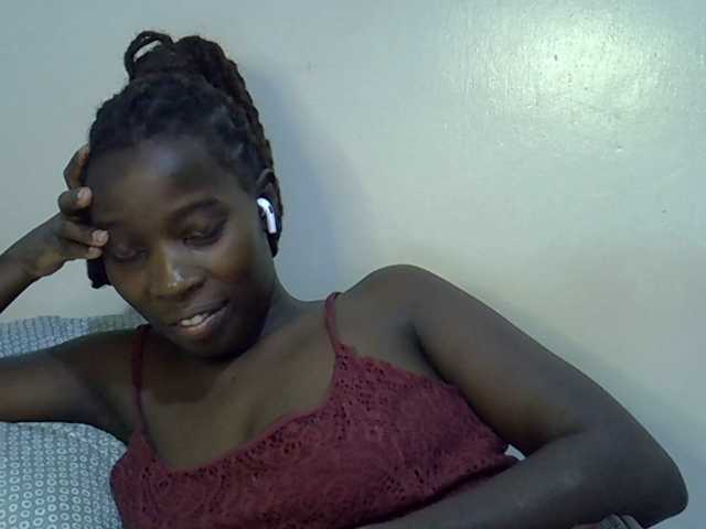 miss-vibes live cam on BongaCams