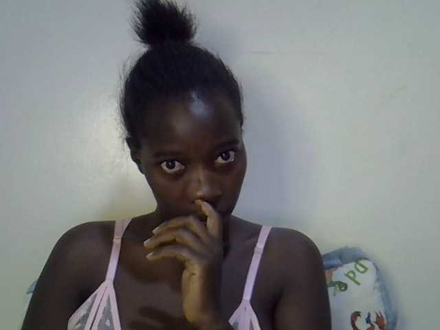 miss-vibes live cam on BongaCams