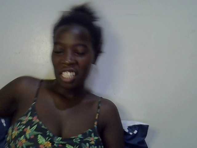 miss-vibes live cam on BongaCams