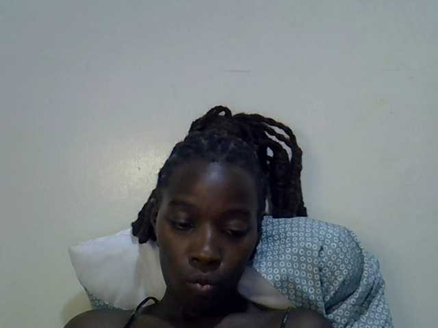 miss-vibes live cam on BongaCams