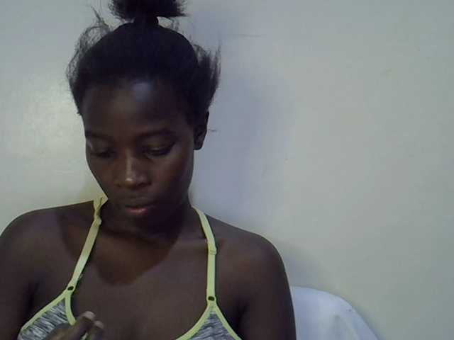 miss-vibes live cam on BongaCams