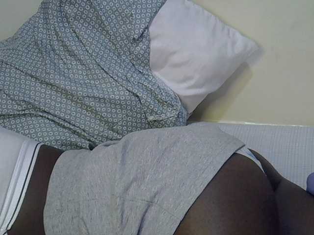 miss-vibes live cam on BongaCams