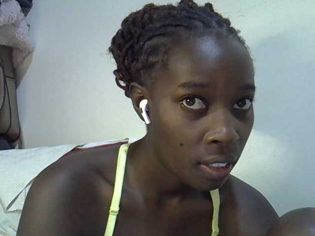 miss-vibes live cam on BongaCams