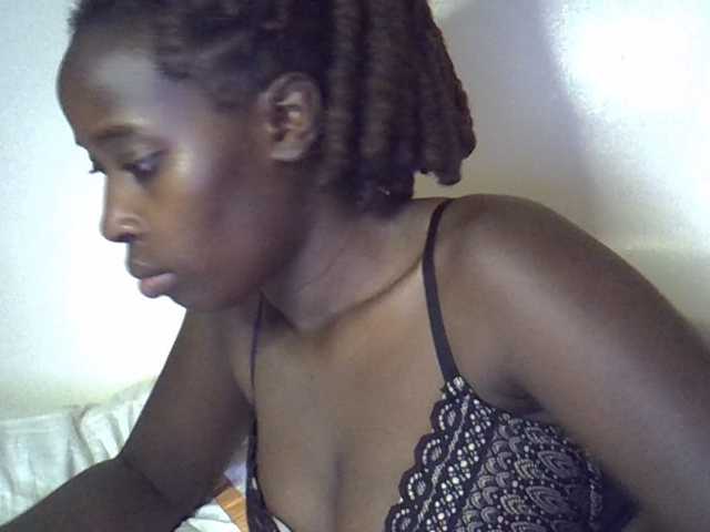 miss-vibes live cam on BongaCams