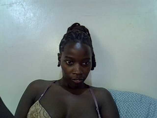 miss-vibes live cam on BongaCams