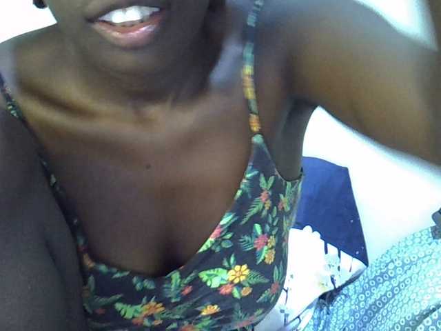 miss-vibes live cam on BongaCams