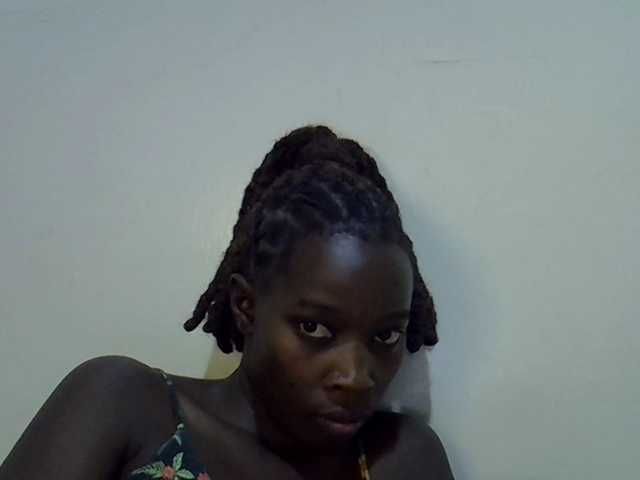 miss-vibes live cam on BongaCams
