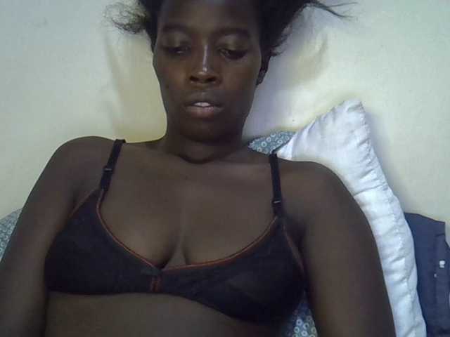miss-vibes live cam on BongaCams