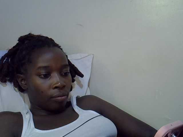 miss-vibes live cam on BongaCams