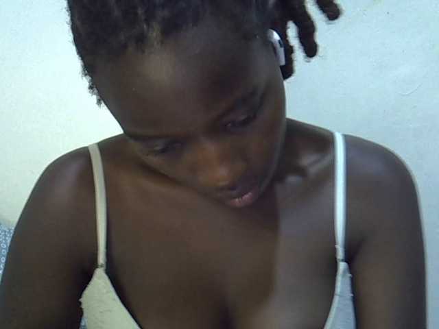 miss-vibes live cam on BongaCams