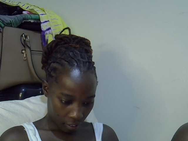 miss-vibes live cam on BongaCams