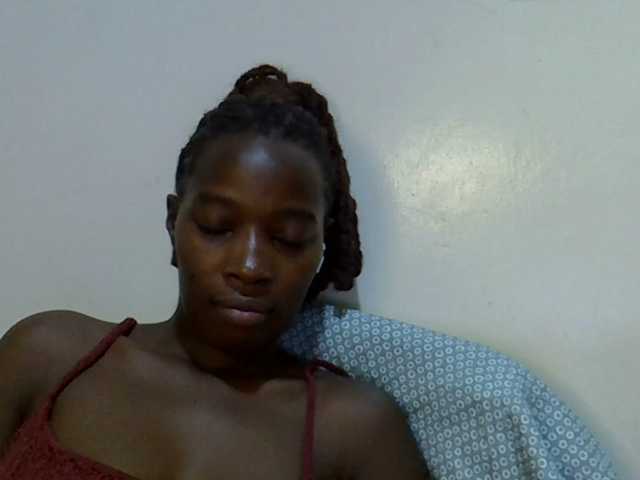 miss-vibes live cam on BongaCams