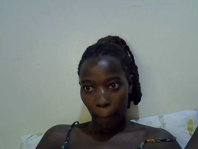 miss-vibes live cam on BongaCams
